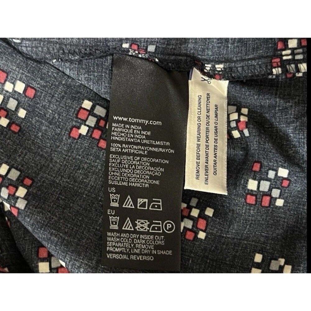 Tommy Hilfiger XXL Navy Pleated V-Neck Blouse Mosaic Print Short Sleeve Career - Picture 8 of 8